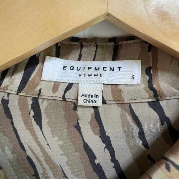 Equipment Silk Shirt Style Women's Size S Animal Print - Picture 5 of 8